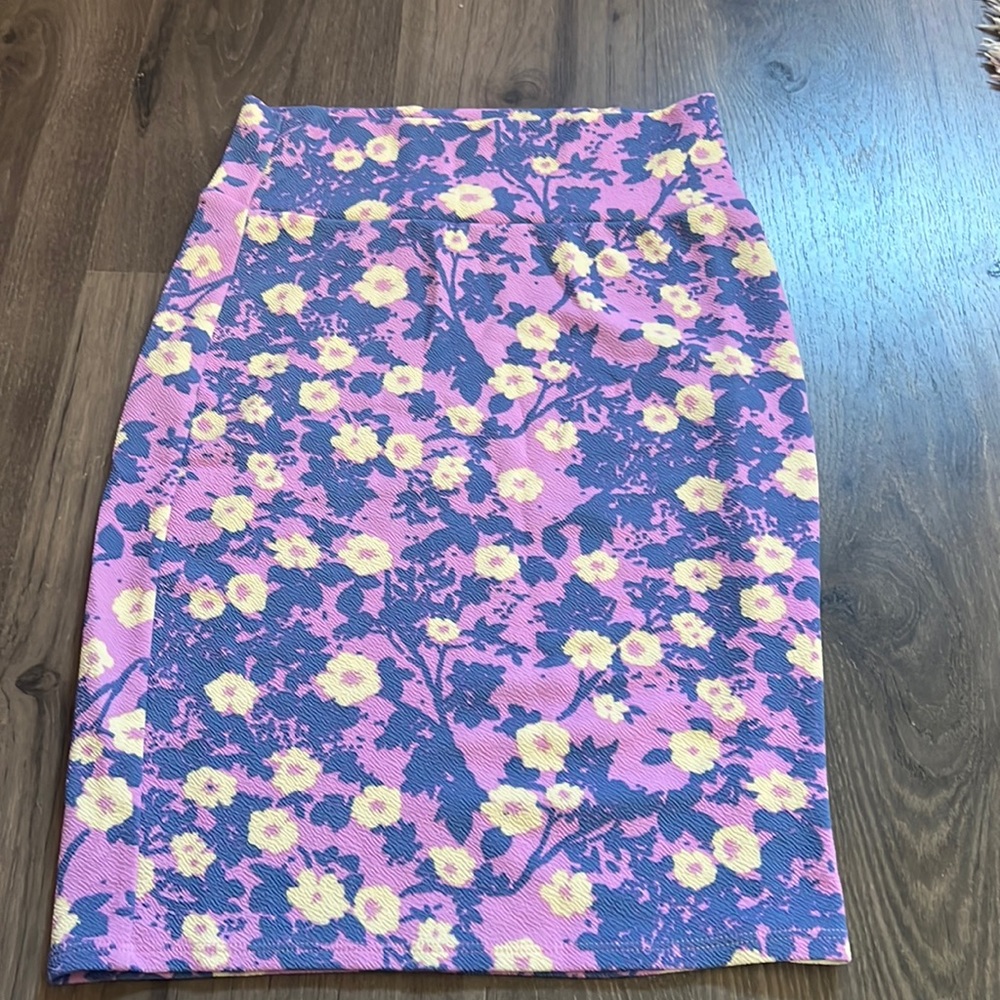 Lu Lu roe mini pencil floral skirt.